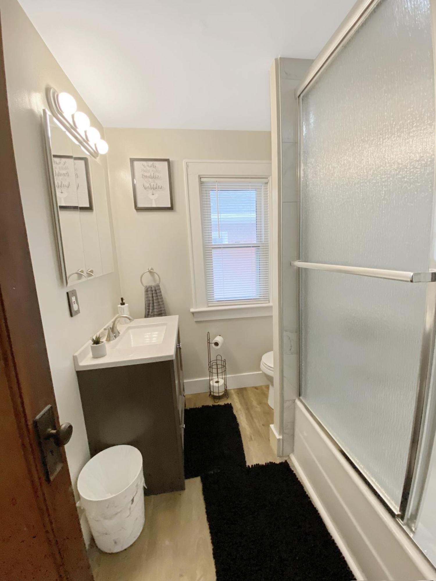 Lux 3Br, Steps From Airport, U Of R & Grocery Stores Рочестер Экстерьер фото