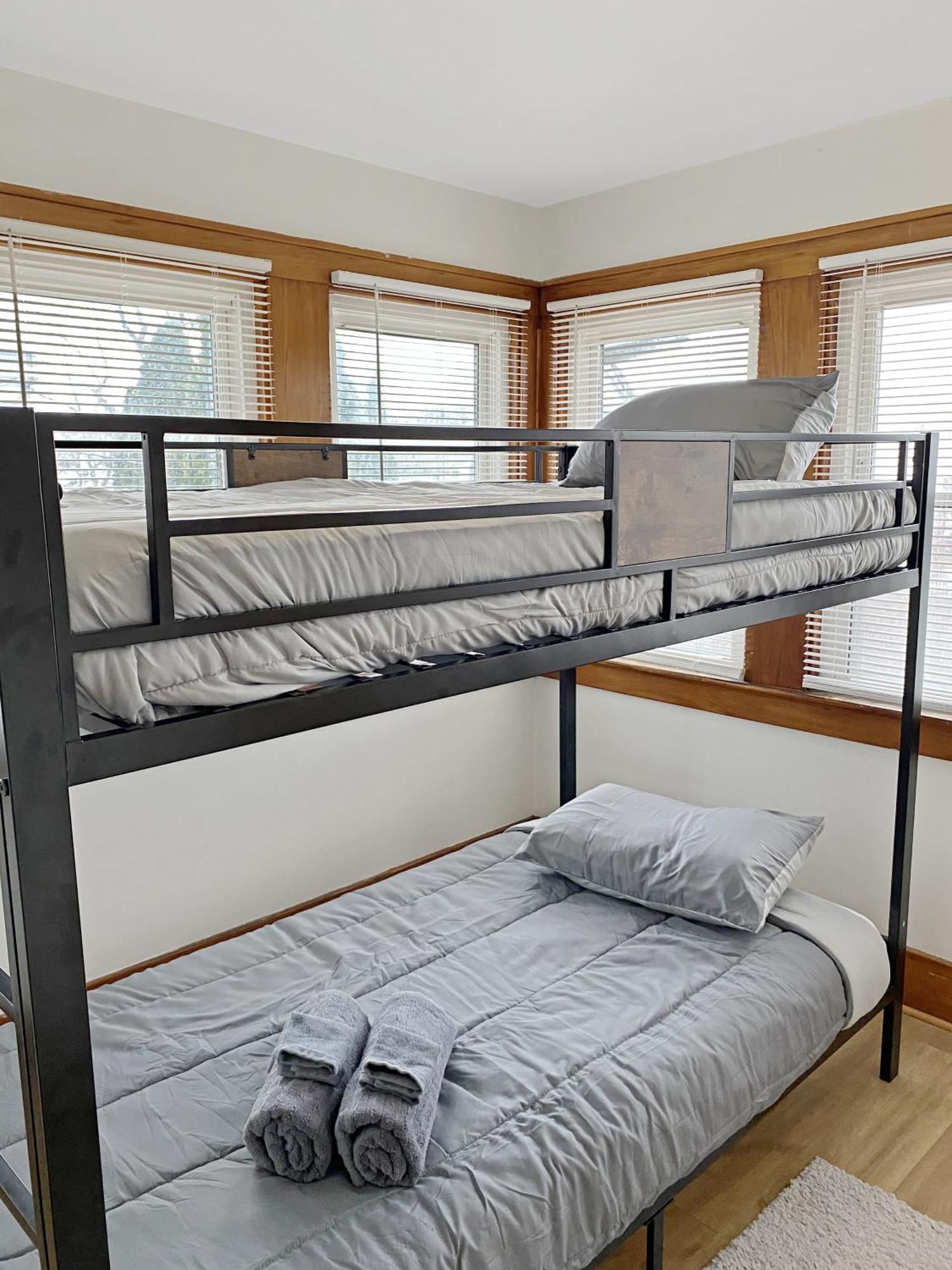 Lux 3Br, Steps From Airport, U Of R & Grocery Stores Рочестер Экстерьер фото